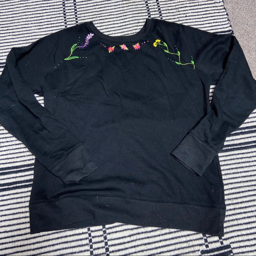 Crewneck w flowers